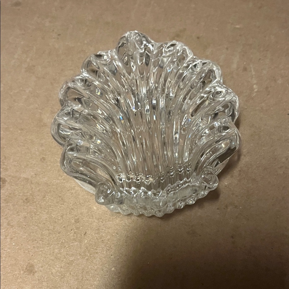 Clear Glass Shell Dish 2 pce covered